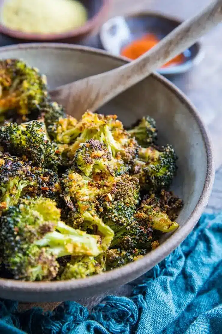 Cheesy_vegan_crispy_broccoli
