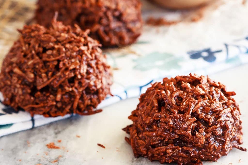 chocolate-coconut-macaroons